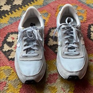 New Balance Canvas 410